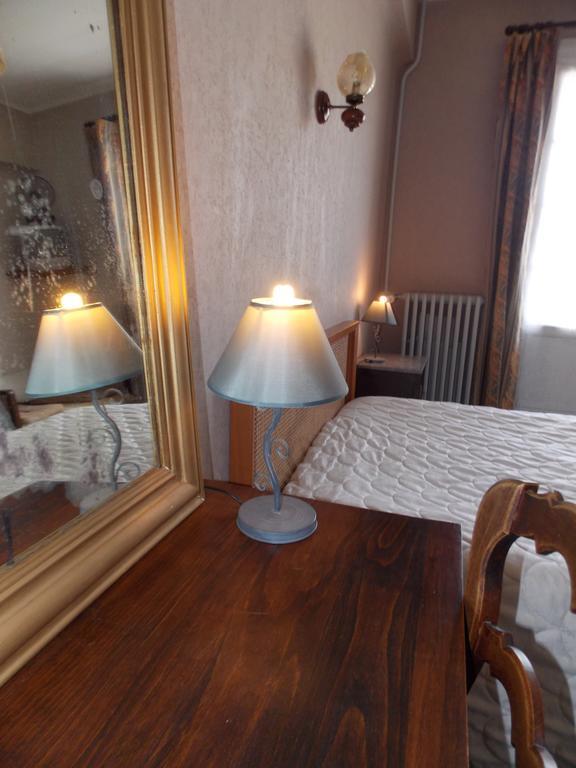 Hotel Le Soleil D'or à Vimoutiers Extérieur photo