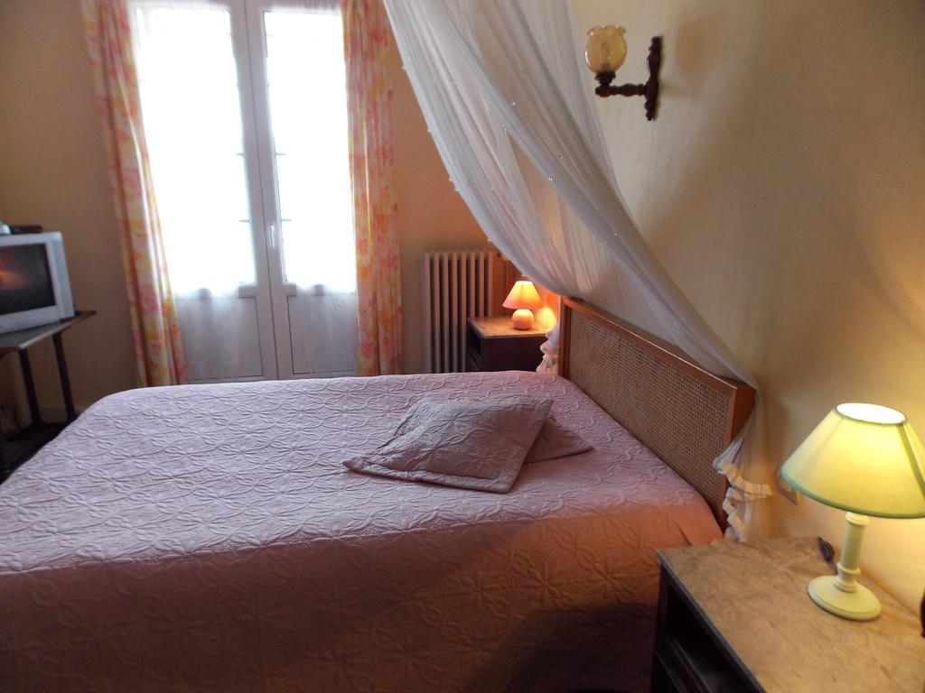 Hotel Le Soleil D'or à Vimoutiers Extérieur photo