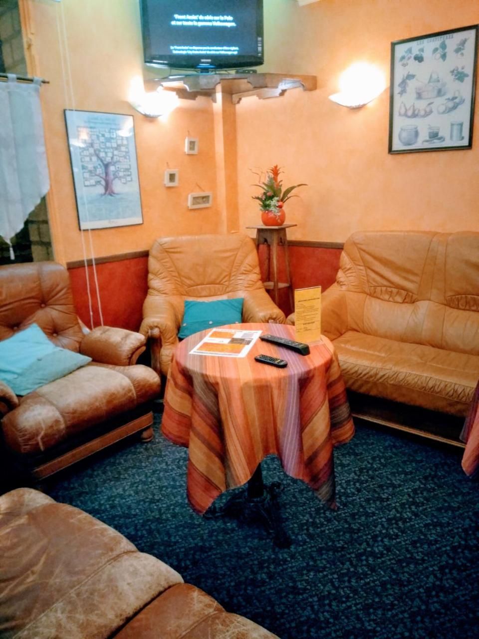 Hotel Le Soleil D'or à Vimoutiers Extérieur photo